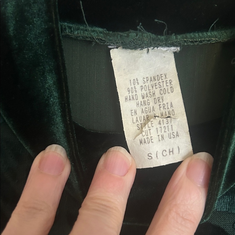 Beautiful vintage velvet emerald green dress with floral burnout pattern. - Picture 8 of 11